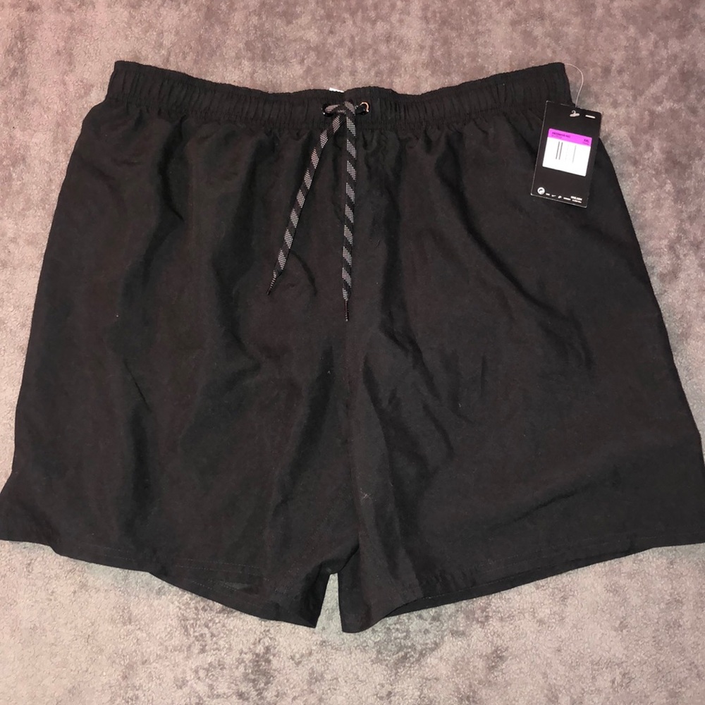 NIKE Shorts ( men's) xxl - mesh lining